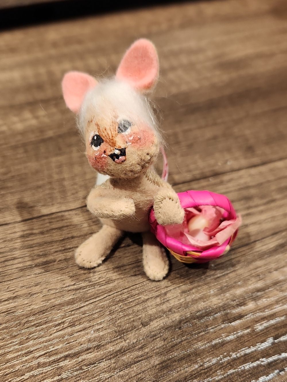 EUC VTG. 1997 Annalee Beige Bunny Toy with Pink Basket
